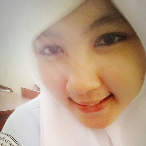 berambut panjang, bersekolah di SMKN DARUL ULUM , Fans Club NOAH