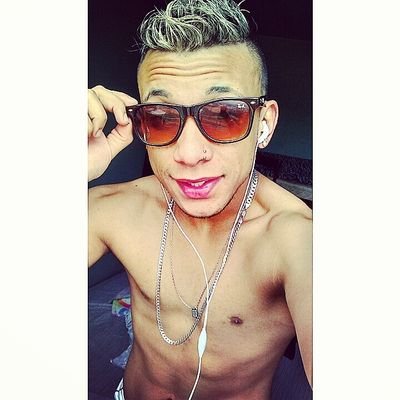 Mais a nossa vida é muito curta pra perder tempo com puta e com infeliz!