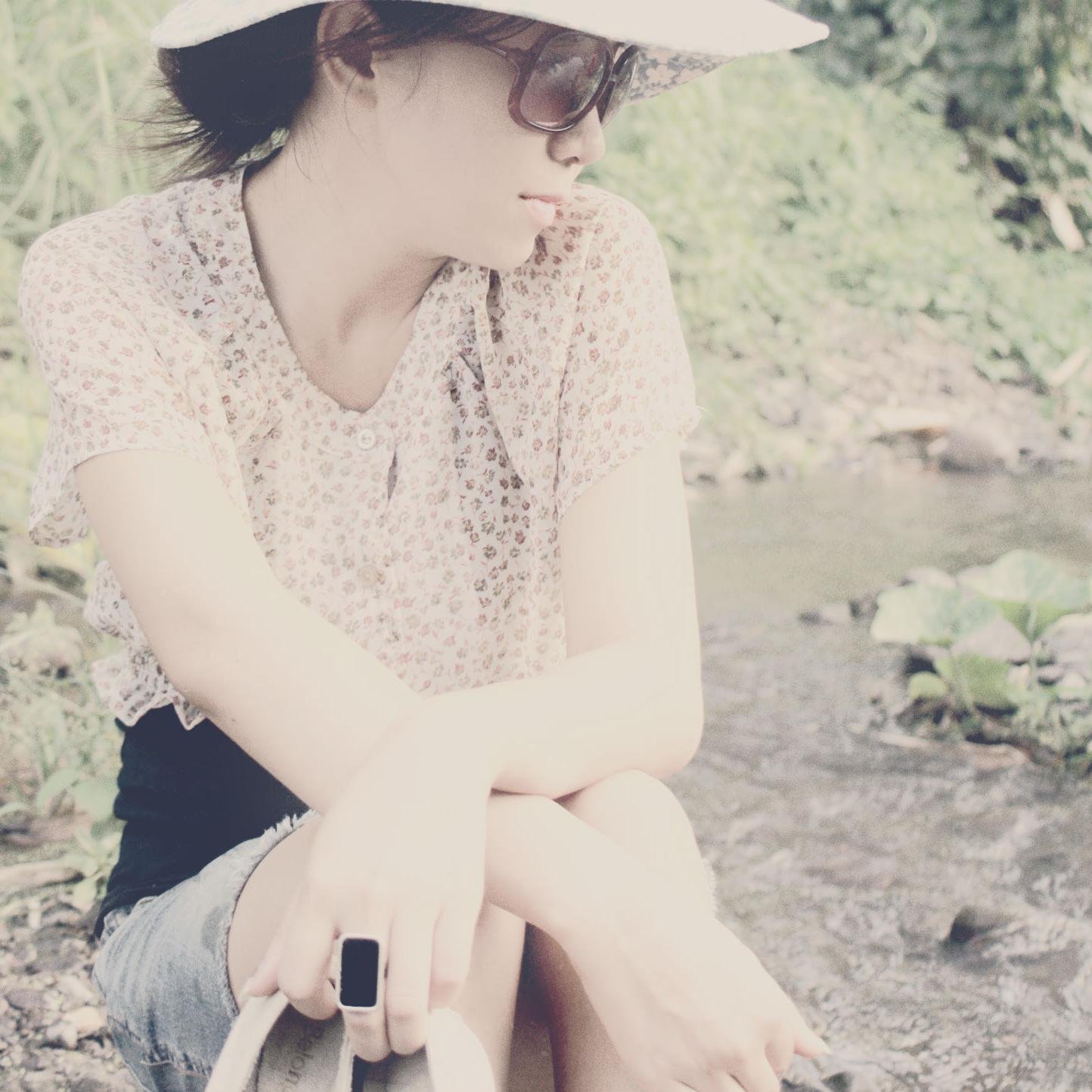 📖 🌱 : Freelance illustrated&graphic designer,  photography, book, moon, ☮peace, ทำหนังสือนิทานเด็ก, ปลูกผัก, จับดาวตก