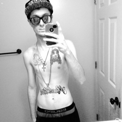 I stay trippy and I stay loyal, I can't fucks wit fake bitches cuz I'm all original. Fucks wit me I fucks wit you simple as tht.