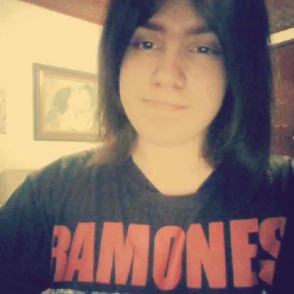 Guitarrista , baixista , cantor e compositor :3