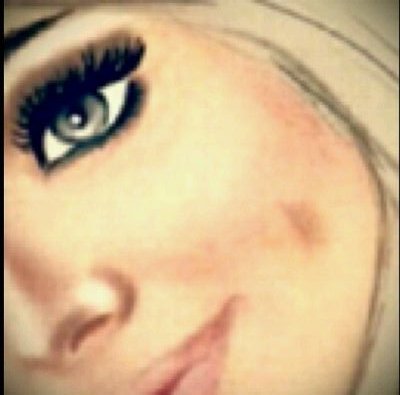 من جيل الطيبين، والي مايعرفني مايثمني،هالمثل ينطبق علي،ونادر من يعرف لي ويفهمني،مع اني ابسط بوايد من الي يعتقدونه،اهم شي نيتي سليمه وربي عارفني ومالي شغل باحد👌