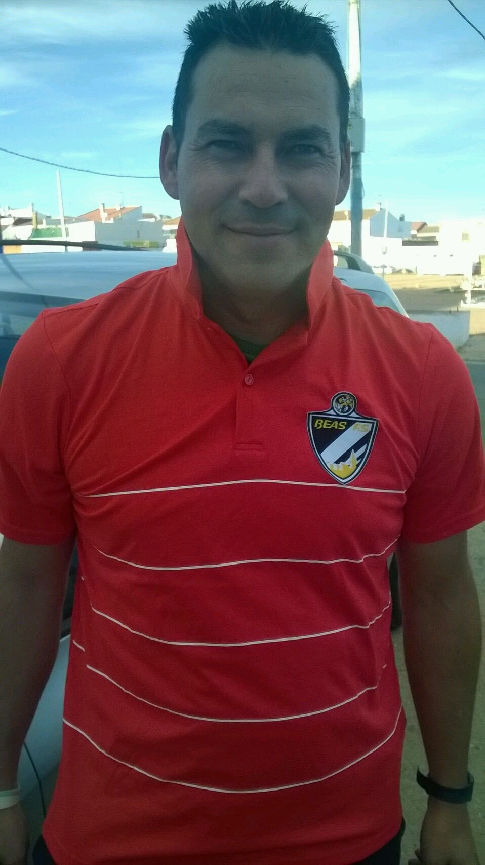 Especializado en trabajos verticales, en paro, y actualmente segundo entrenador del c.d.beas  Fútbol Sala