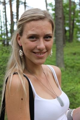 Smieties ir labāk nekā raudāt. It sevišķi ,ja nepalīdz ne viens,ne otrs.