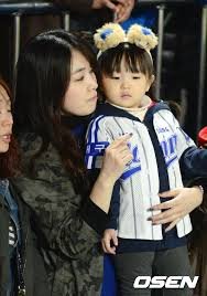 대구구장우측담장옆 앞박수영양봇입니다..