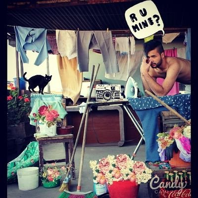 Modelo aprendiz Enamorado de los globos de colores y del dulce sabor a queso de la luna
 http://t.co/a7RmCPTJ0g