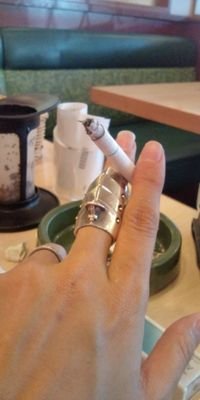 音楽を聴くのも、歌うのも大好き。音楽に支えられて生きてます。
BUCK-TICKをこよなく愛す。
2019年1月～暗闇で滝汗。
お好きにﾌｫﾛｰしてくださいませ♪