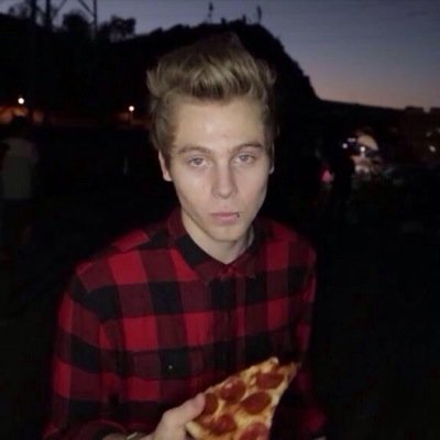 don't follow this account, follow @namelessstyles for a dm to luke