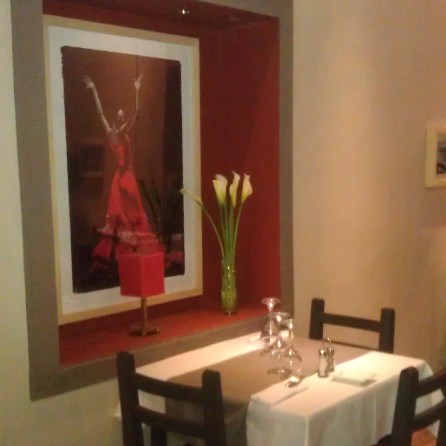 Restaurante de comida Mediterránea, con especialidad en comida española. Degusta nuestras paellas, arroces, sangría...Familia valenciana afincada en Marrakech.