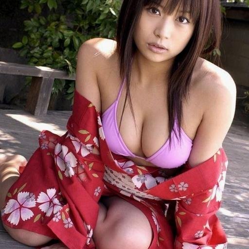 着物美人のエロい画像をツイートしていきます。着物エロファンの方必見です！気に入ったツイートがあればＲＴしてどんどん拡散していきましょう＾＾
フォロワー募集中なので気軽にフォローしてね(^^)/