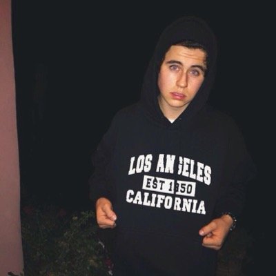 @carpenterspizza just gave you a free follow! please follow her ask for a follow back :) ❤❤