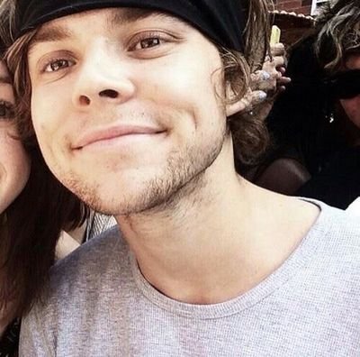 JUST_MEEE_xd's profile picture. “Find something that makes you happy, and don’t let anyone take it away from you.”