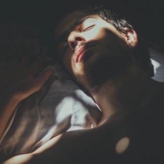 عايش لنفسي.