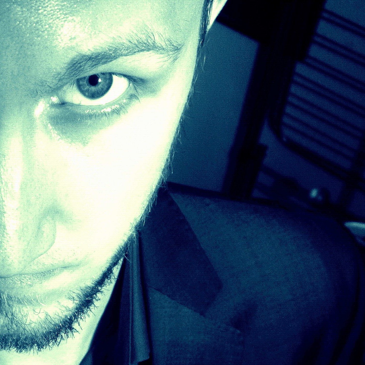 TLowReturns's profile picture. Mediengestalter, Informatiker, Radler, Wortakrobat, Spinner, Freund der Musik, für keinen Witz zu schade, Zuhörer, Leverkusener, Kölner, Karlsruher