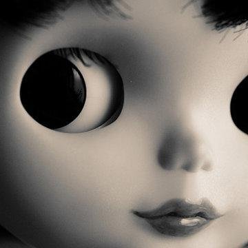 TelleUnePoupee's profile picture. Je vois la vie passer. Je la regarde et ne la sens pas. Spectatrice. On me remarque pas, je ne ressens rien, je suis un corps sans âme. Telle une poupée.