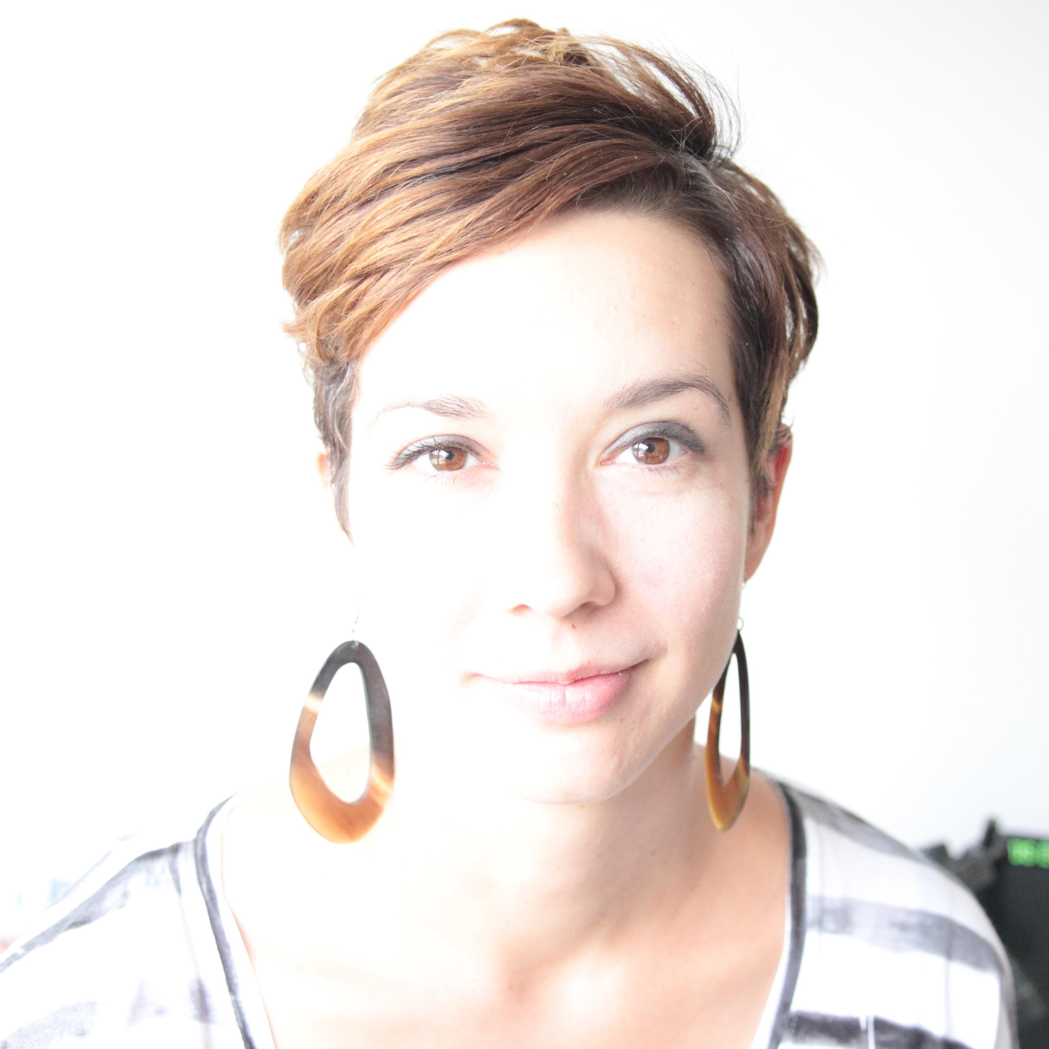 charlottearnal's profile picture. Fondatrice de l'Agence Symbiocène et de l'Association Humanisma - Faire évoluer la condition des animaux dans les sphères politiques, juridiques et économiques.