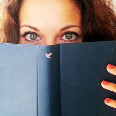 LoveStoryTelle1's profile picture. Sono una scrittrice di romanzi di matrimonio, innamorata della vita, di suo marito, della sua piccola aliena e dei suoi due gatti. http://t.co/yS6esqPK5Q