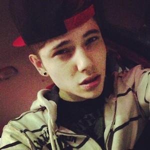 Vivo la vida loca... 
Sigueme, te Sigo :$