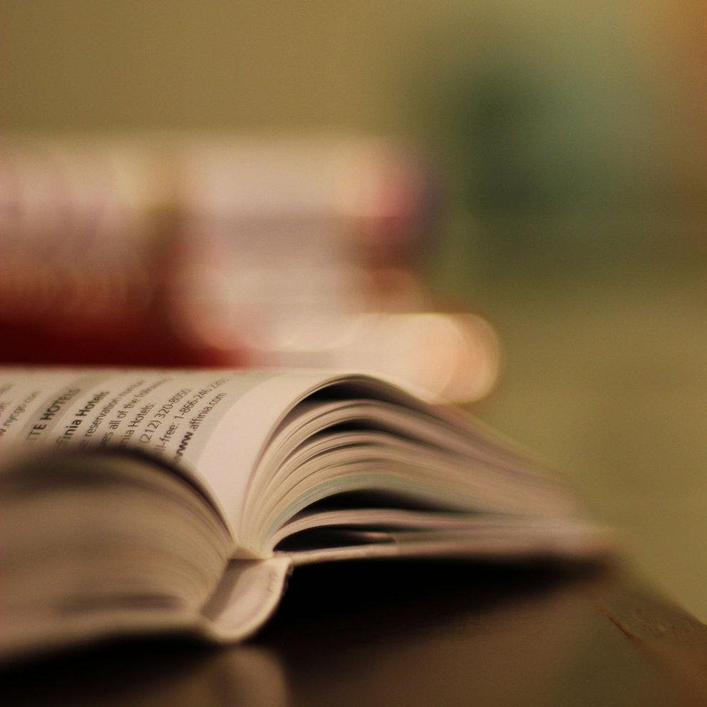 ‏لترجمة الكتب والدراسات العلمية والتقارير وملفات الفيديو يرجى التواصل عبر الايميل
 translation.center1@hotmail.com 
او واتساب +970567920588