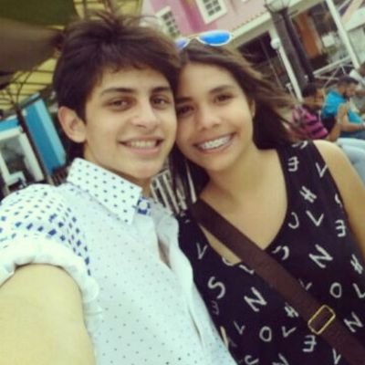 Feliz,Libre, Confundida, Solitaria  Al mismo tiempo♥TS. Me gusta soñar y ver cómo esos sueños se hacen realidad... excepto el sueño ése que tuve de zombies.