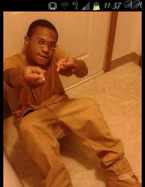 i just be chilling give me a bad bitch a blunt and im good