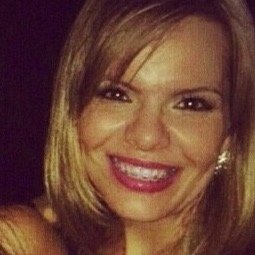 Tentando entender a politica no Brasil, casada com Ciclair Gomes, mãe da Mariana e do Murilo, fisioterapeuta, microfisioterapeuta e acupunturista.