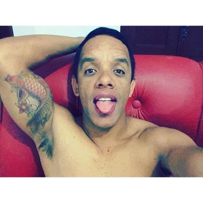 Um cara Feliz e de bem com a vida. Santista e Vascaino Roxo, também uma pessoa cheia de Sonhos, Esperança e Fé. Agradecido por tudo que Deus sempre me deu.