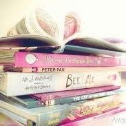 Me encanta leer, es mi pasión. He leído muchos libros y fanfics en mis cortos 15 años, si eres lector principiante, yo te aconsejaré algunos libros y fanfics.