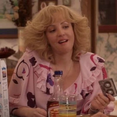 Hello I'm Beverly Goldberg,i'm a mom to Barry and Erica and Adam and Eric,#single & looking for husband