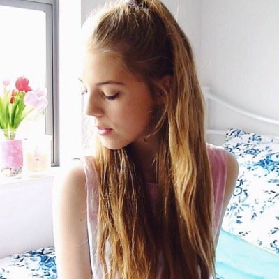 мy laυgн coυld вe genυιne, or мayвe yoυ're тo clυeleѕѕ тo realιzed ιтѕ мυcн мore тнan a laυgн. || daυgнтer oғ aѕopυѕ || 18. single. introverted klutz.