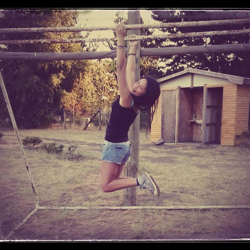HOLI♥ me gusta mucho el rock aunque también un poco el pop, mi banda favorita en sleeping with sirens y también me gusta ONE DIRECTION!!!♥