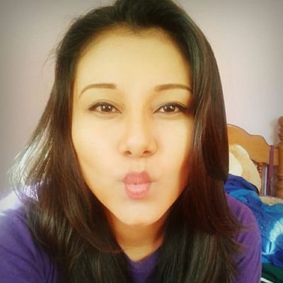 Madre joven, con una hermosa y preciosa bebe, que es la dueña de mi mundo, estudiante de ingeniería Bioquímica y con un futuro extraordinario.