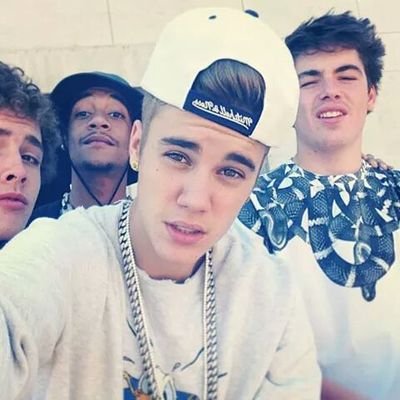 Umaa Belieber, Follow me @justinbieber..Ilysm.. @FernandaRdrew minha :3 best
