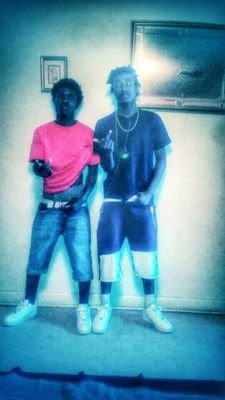who can u trust.. nobdy!! No body anit ur friends.. They will switch on u real fast.. So I keep a small circle. .