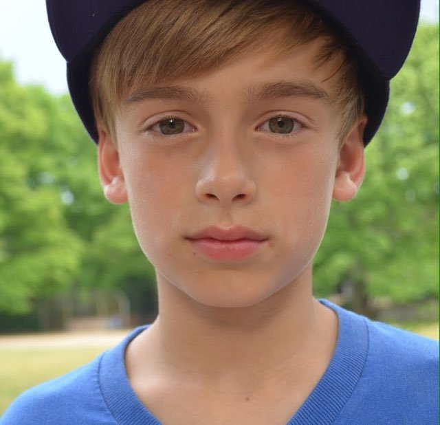 I love Johnny Orlando. I love his songs . My dreams is to be a stewardess someday and see johnny orlando in personal because ilove his . He is my Inspiration