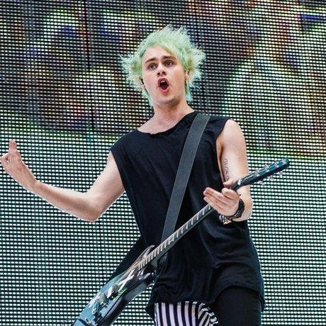 go follow @skunkymichael , she has access to Luke and gives free dms