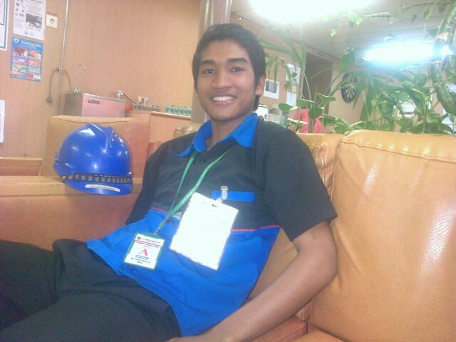 life is full with of hope, but the only one hope is become a musician. :)
  RIAU-INDONESIA