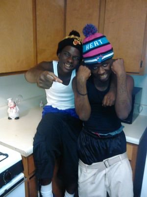 I'm all about a sack. #freeMybrothas #ripPeanut #ripBigPeavy #ripRaynol . Yg 4 life 300_bang