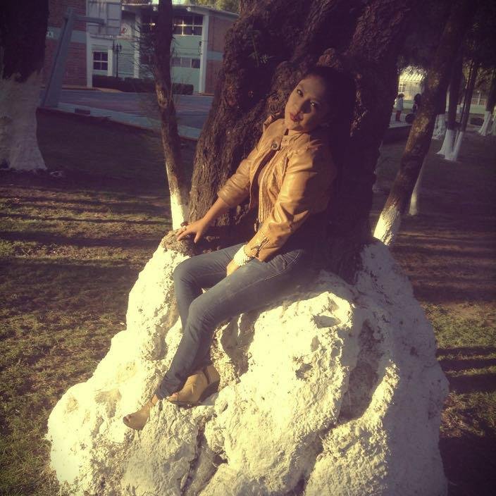 Una mujer inteligente ,besa sin enamorarse                                        escucha pero no cree, y abandona antes de ser abandonada. -By Marylin Monroe