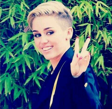 MileyQueenFans's profile picture. `Si crees en ti mismo, todo es posibℓe. Miley Cyrus` MI IDOLA. #FloydFriday Destiny Hope Cyrus | I ℓove you. (TODO SOBRE ELLA) Follow me.
