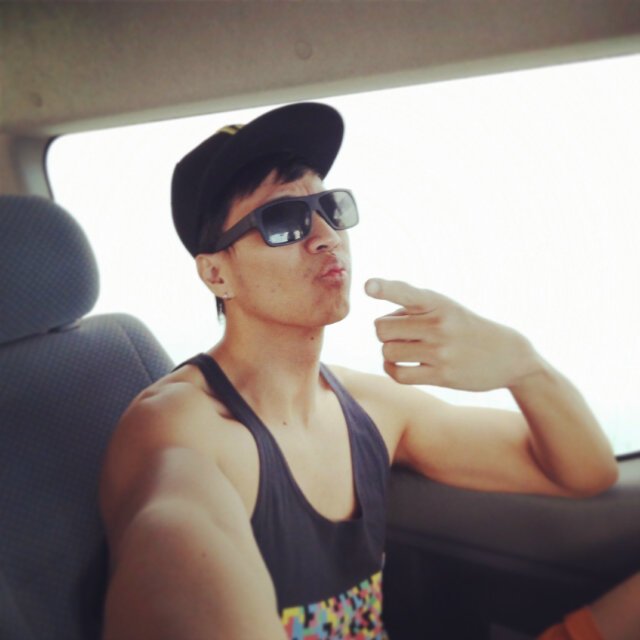 alexdnotsogreat's profile picture. Britney Spears is following me, bitch.