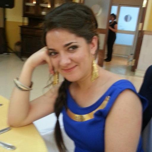 Enfermera. 🌡️💉💊 Musica, cante y baile como forma de vida. 🎧Desde la perspectiva de aquí abajo, el mundo se víve y se ve diferente. Siempre con una sonrisa!