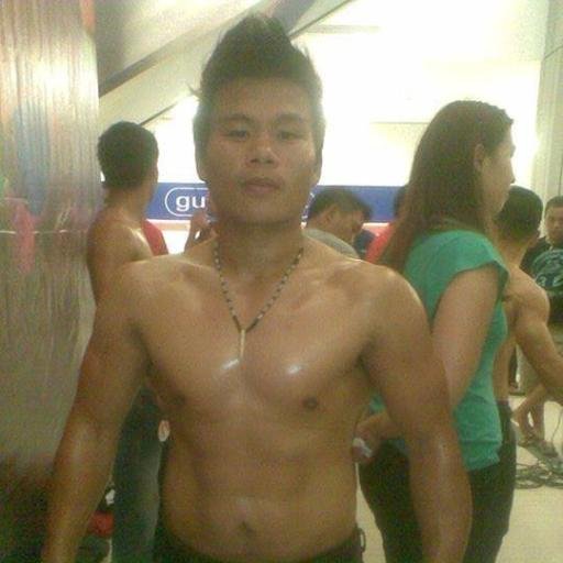 aku bertanggung jawab untuk meraih kesuksesan, demi membahagiakan orang orang yang tiada henti mendoakan dan menyayangiku, ayah ibuku