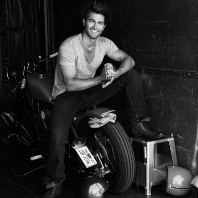 tylerhoechlin19's profile picture. TYLER HOECHLIN