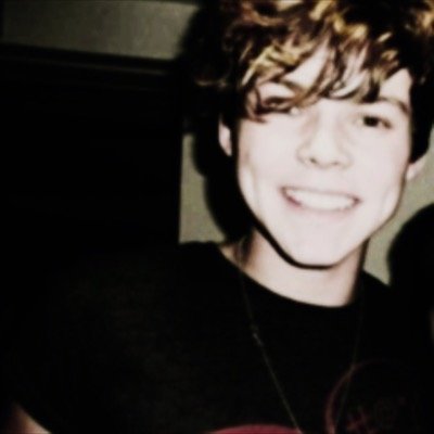hello love! i hope you have a great day, can you do me a huge favor and follow @thirlyashton for me?