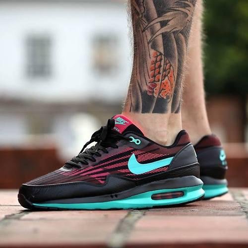 Feel the present of AIRMAX.