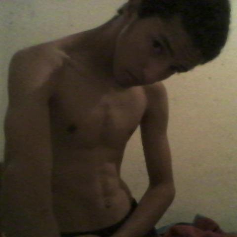É o seguinte, faço uns vídeos pro youtube e sou a vergonha da minha família. Contato: 03598070375  grupo do whatsapp  coloca eu la