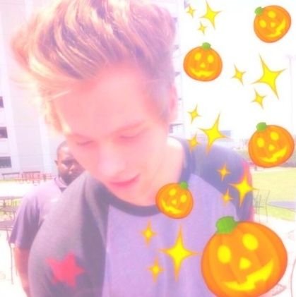 Real bands save fans, real fans save bands... directioner, vampette and ♥PART OF THE 5SOS FAM♥ if u like 5sos i probably like u more -Luke 8/9/14 ~WWAT