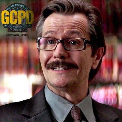 Comisario. Mi barrio: mis reglas (okno). Me gusta hacerme el muerto para luego bajarme de una furgo en plan sorpresa. @TheBatgirl30 es mi hija.