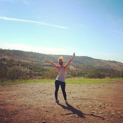 Haz de tu vida un sueño, vive a tu manera disfruta de cada dia y de cada momento ;)